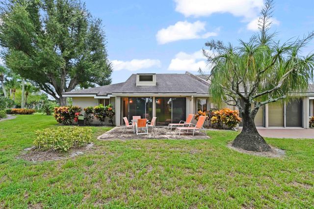 6907 Fountains Circle, Lake Worth, FL 33467