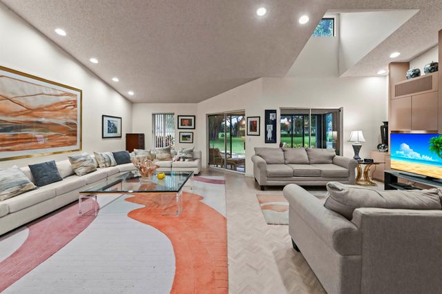 6907 Fountains Circle, Lake Worth, FL 33467