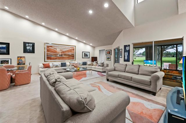 6907 Fountains Circle, Lake Worth, FL 33467