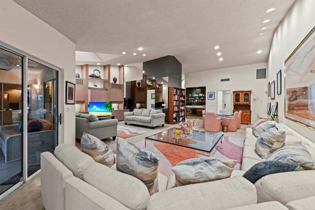 6907 Fountains Circle, Lake Worth, FL 33467