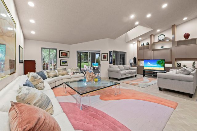 6907 Fountains Circle, Lake Worth, FL 33467