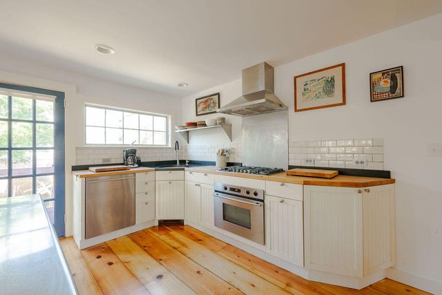 6 Daggett Lane, Provincetown, MA 02657