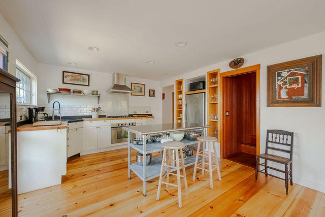 6 Daggett Lane, Provincetown, MA 02657