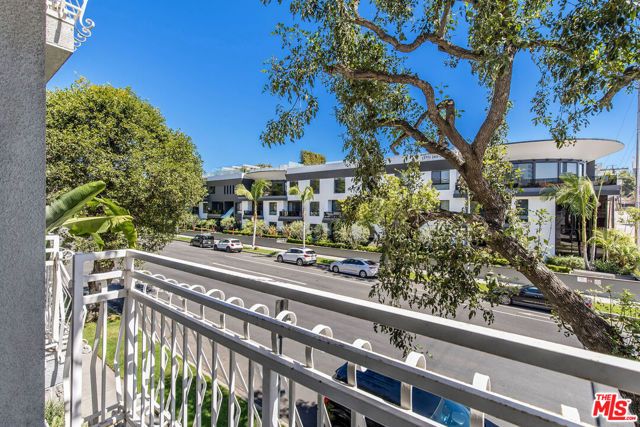 9800 Vidor Drive 203, Los Angeles, CA 90035