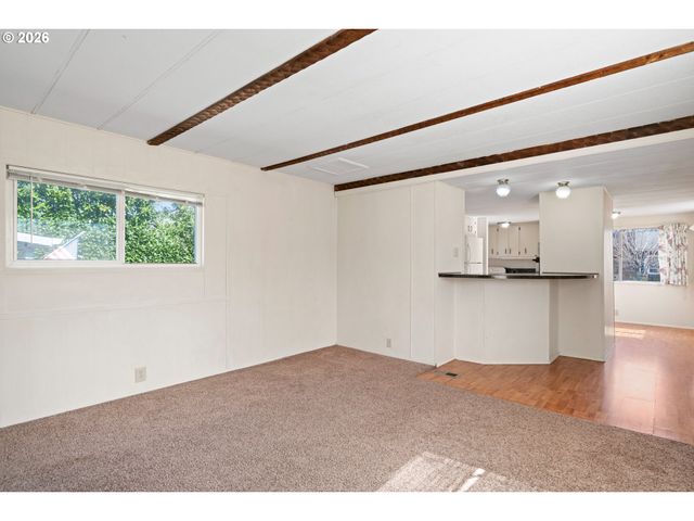 1566 LAURA St, Springfield, OR 97477