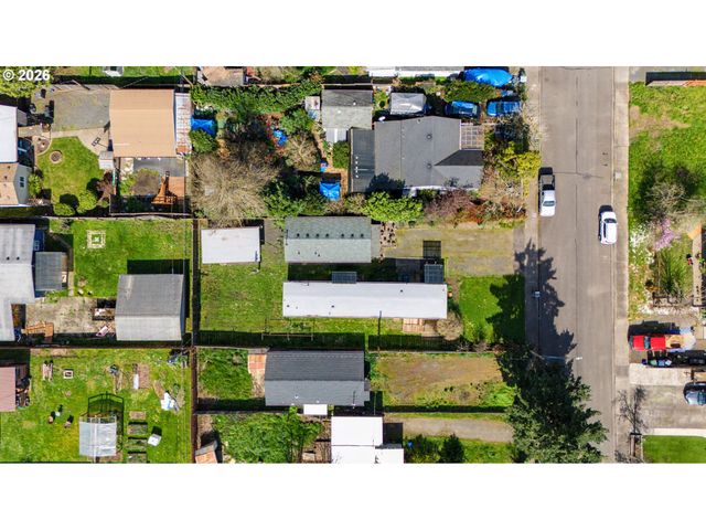 1566 LAURA St, Springfield, OR 97477