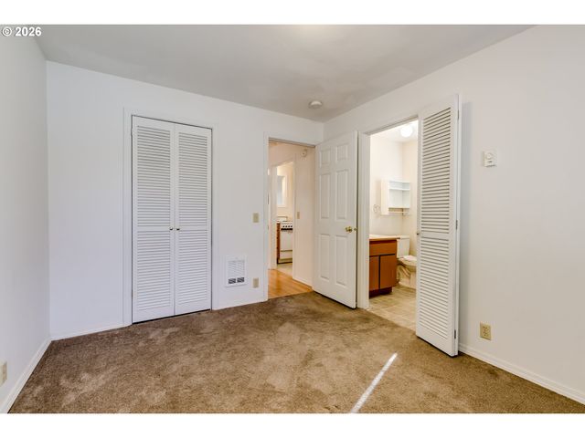 1566 LAURA St, Springfield, OR 97477