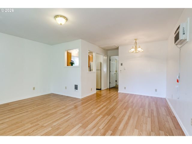 1566 LAURA St, Springfield, OR 97477