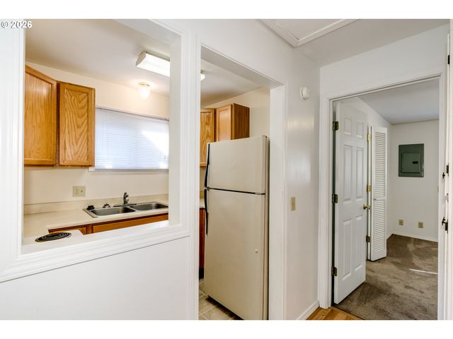 1566 LAURA St, Springfield, OR 97477