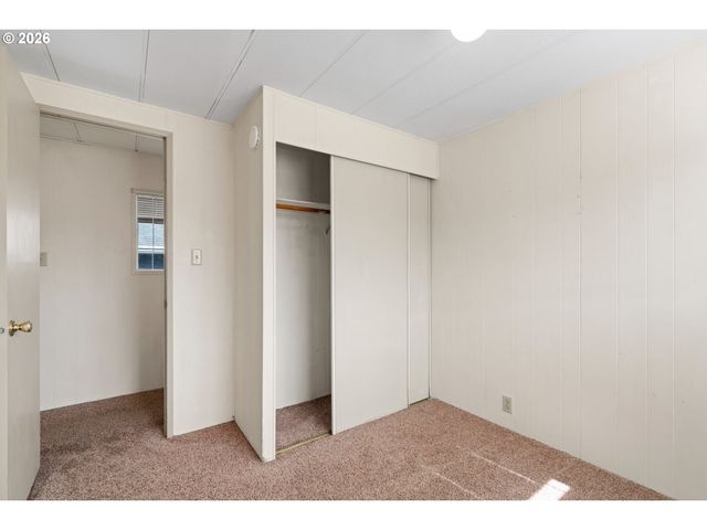 1566 LAURA St, Springfield, OR 97477