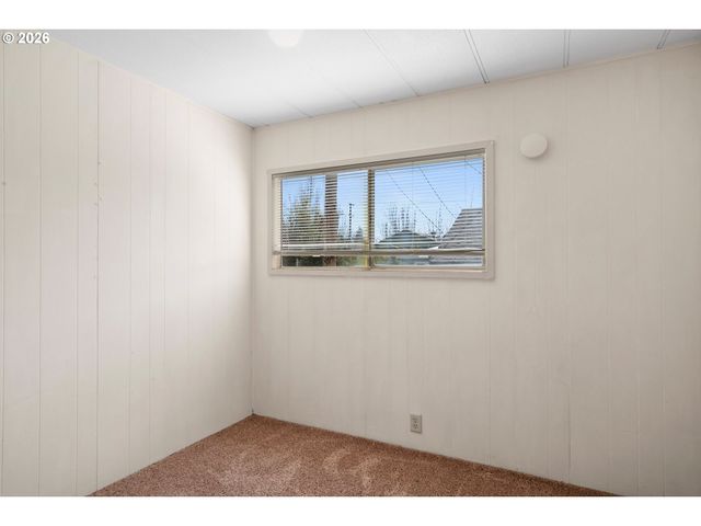 1566 LAURA St, Springfield, OR 97477