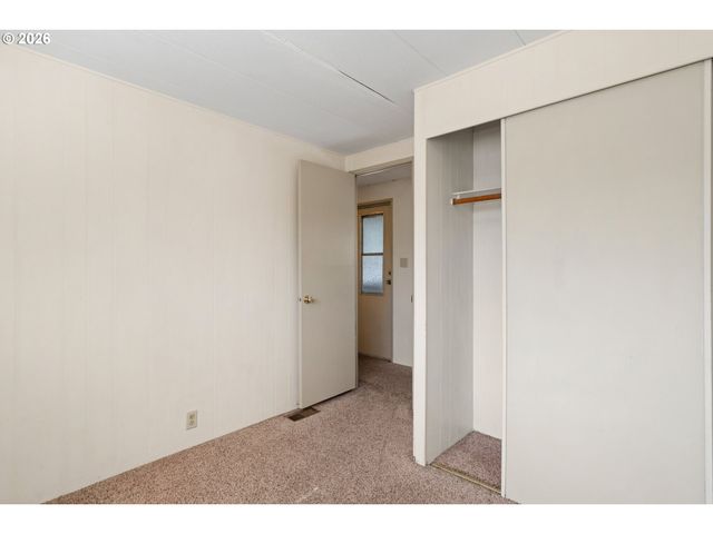 1566 LAURA St, Springfield, OR 97477