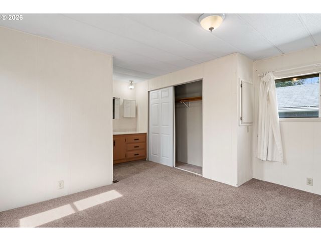 1566 LAURA St, Springfield, OR 97477