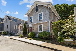17 Dearborn Street, Newport, RI 02840