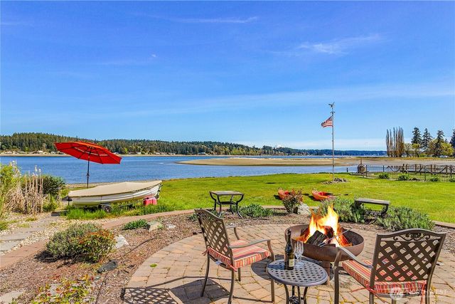 7530 E Grapeview Loop Road, Allyn, WA 98524
