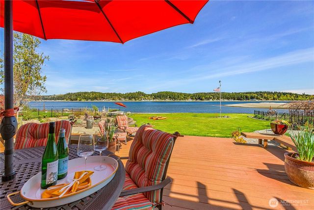 7530 E Grapeview Loop Road, Allyn, WA 98524