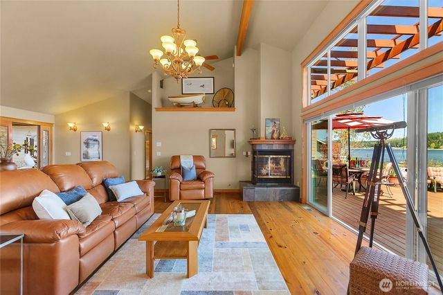 7530 E Grapeview Loop Road, Allyn, WA 98524