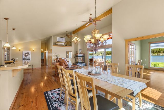 7530 E Grapeview Loop Road, Allyn, WA 98524