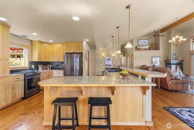 7530 E Grapeview Loop Road, Allyn, WA 98524