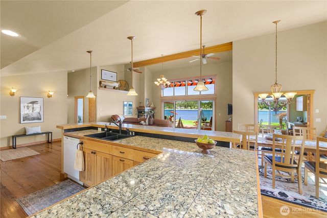 7530 E Grapeview Loop Road, Allyn, WA 98524