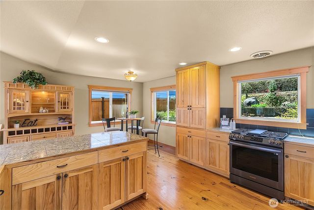 7530 E Grapeview Loop Road, Allyn, WA 98524