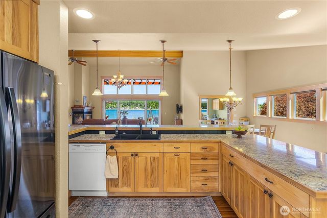 7530 E Grapeview Loop Road, Allyn, WA 98524