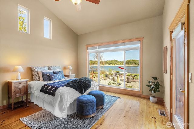 7530 E Grapeview Loop Road, Allyn, WA 98524