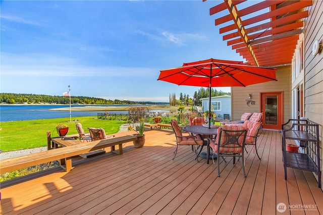 7530 E Grapeview Loop Road, Allyn, WA 98524