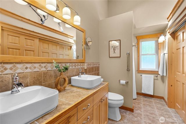 7530 E Grapeview Loop Road, Allyn, WA 98524