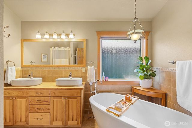 7530 E Grapeview Loop Road, Allyn, WA 98524