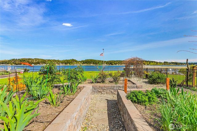 7530 E Grapeview Loop Road, Allyn, WA 98524
