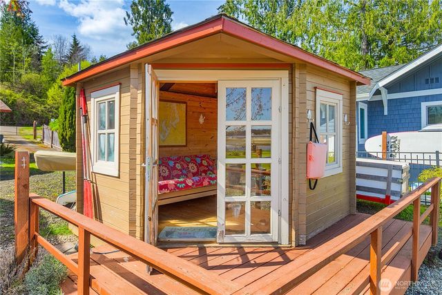 7530 E Grapeview Loop Road, Allyn, WA 98524
