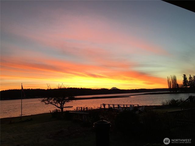 7530 E Grapeview Loop Road, Allyn, WA 98524