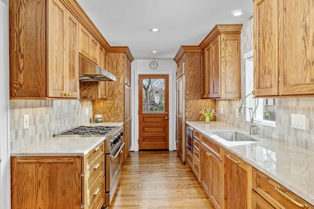 1705 Green Hills Dr, Nashville, TN 37215