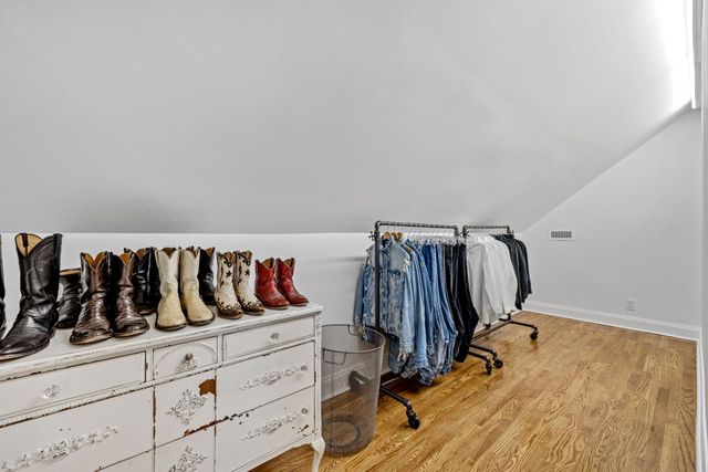 1705 Green Hills Dr, Nashville, TN 37215