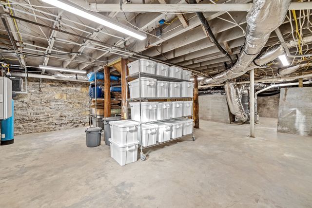 1705 Green Hills Dr, Nashville, TN 37215