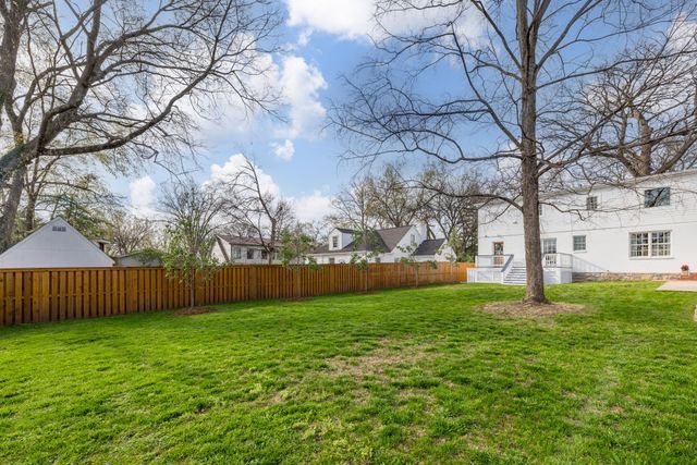 1705 Green Hills Dr, Nashville, TN 37215