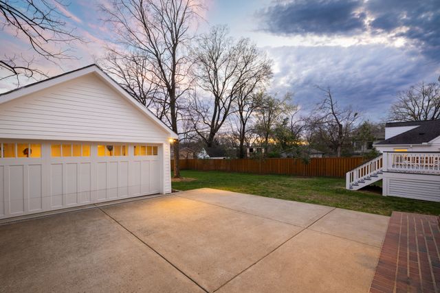 1705 Green Hills Dr, Nashville, TN 37215