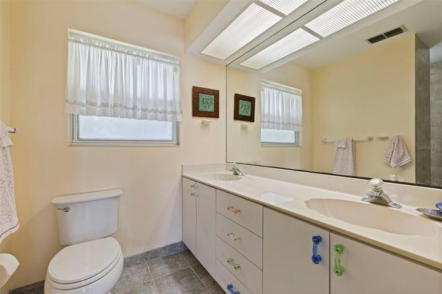 120 59TH AVENUE S, St Petersburg, FL 33705