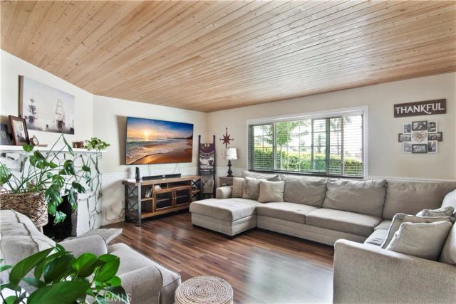 742 Sherwood, Redlands, CA 92373