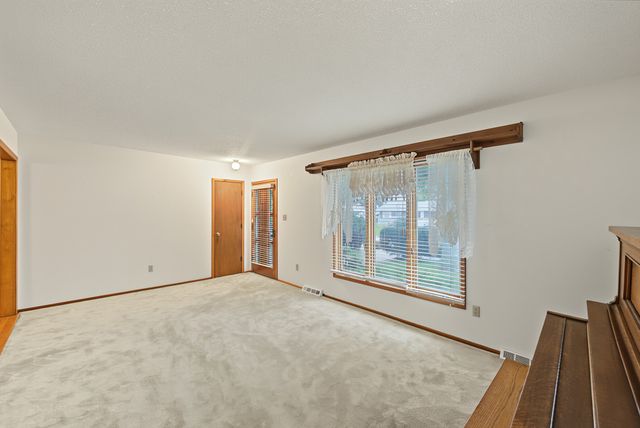 114 3rd Street NE, Bondurant, IA 50035