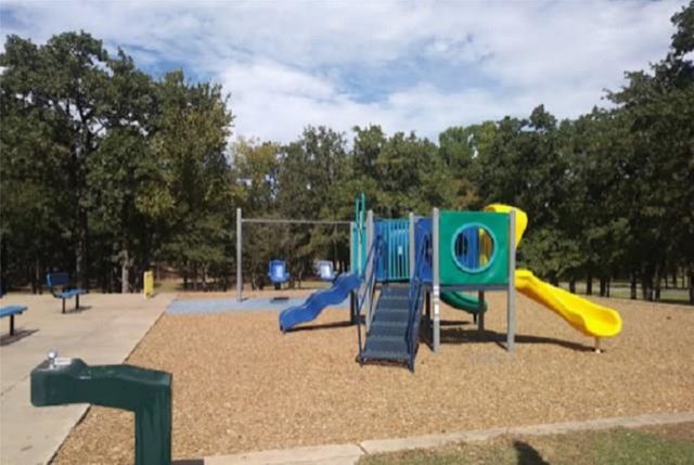 752 Stribling Circle, Azle, TX 76020