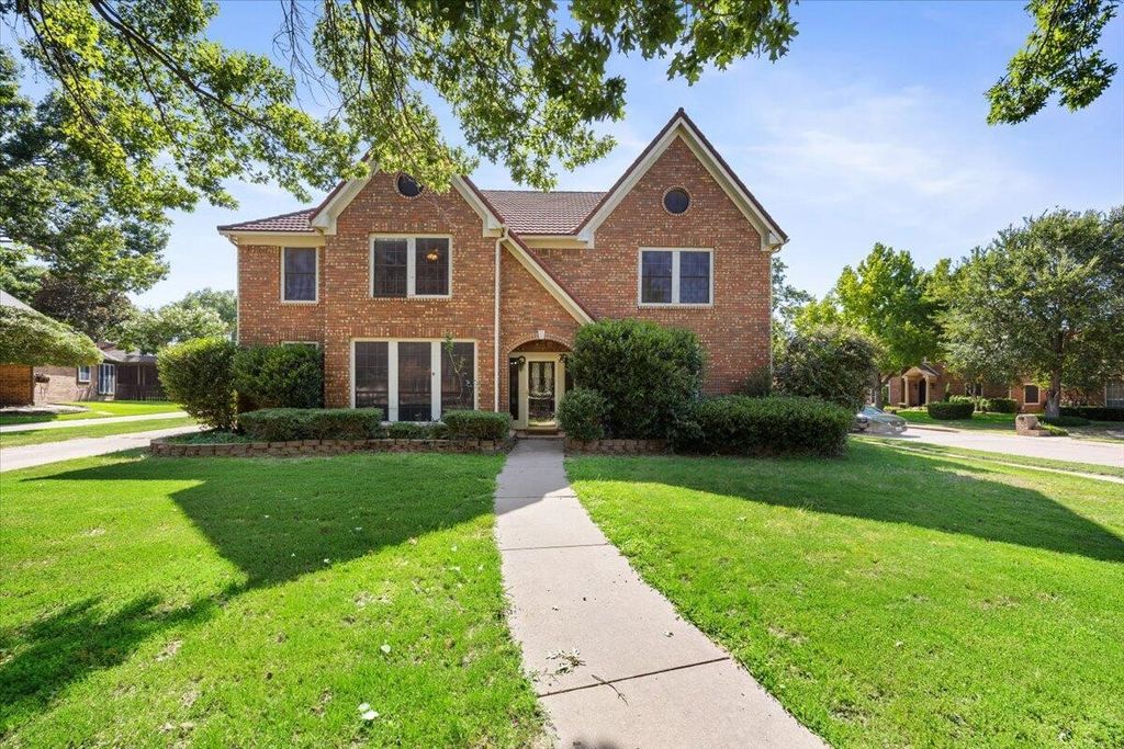 2400 Silverthorne Court, Highland Village, TX 75077 — exterior