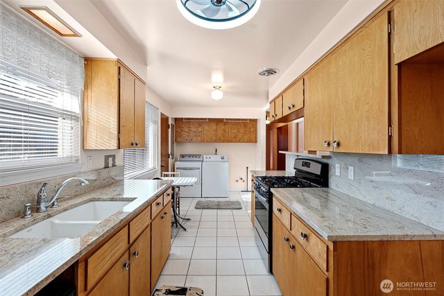 9311 Westmont Place SW, Lakewood, WA 98498