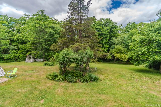 1633 Salt Point Turnpike, Pleasant Valley, NY 12569