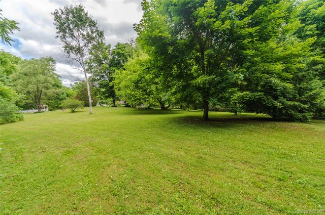 1633 Salt Point Turnpike, Pleasant Valley, NY 12569