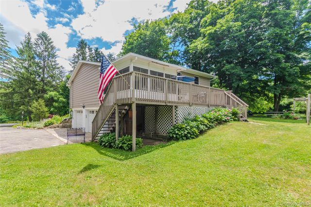 1633 Salt Point Turnpike, Pleasant Valley, NY 12569