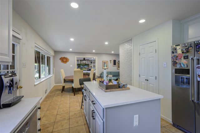 9835 Estate Lane, Dallas, TX 75238