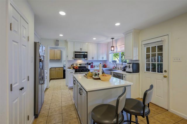 9835 Estate Lane, Dallas, TX 75238