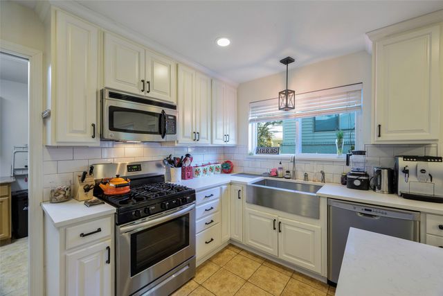 9835 Estate Lane, Dallas, TX 75238